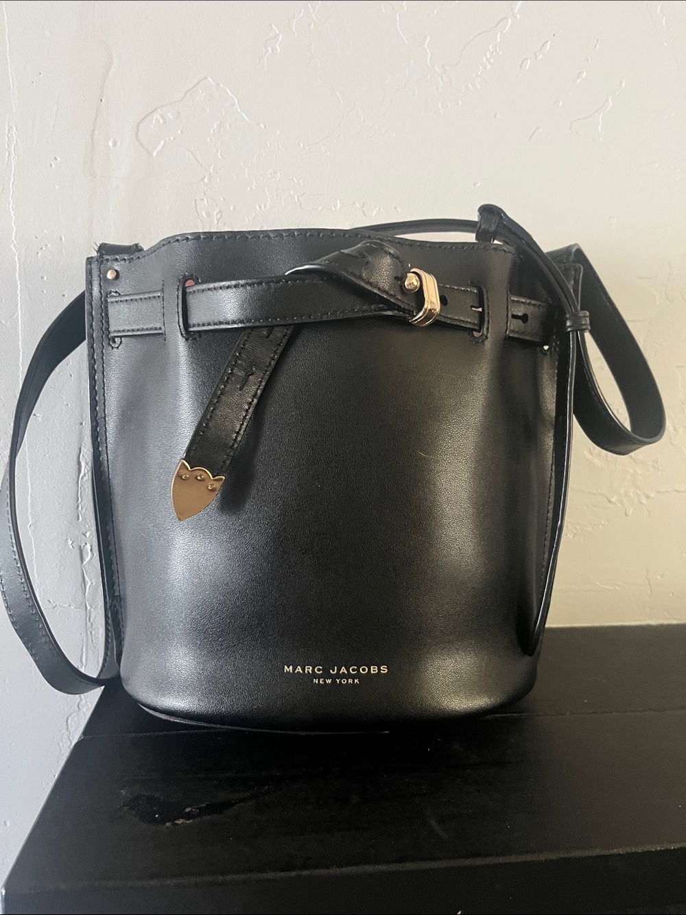 Marc Jacobs Iconic Bucket Bag Luxury Elegant Leather Timeless Black Travel - Picture 5 of 10